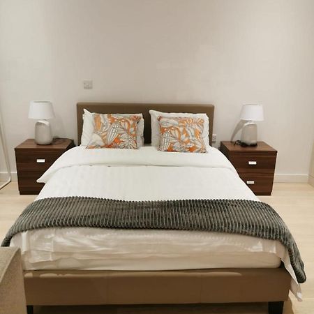 Comfy 1 Bed Studio 1 Minute From Train Station Apartment ลอนดอน ภายนอก รูปภาพ