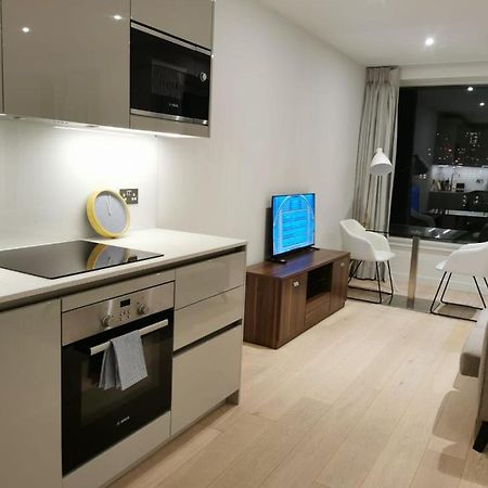 Comfy 1 Bed Studio 1 Minute From Train Station Apartment ลอนดอน ภายนอก รูปภาพ
