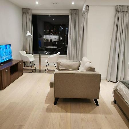 Comfy 1 Bed Studio 1 Minute From Train Station Apartment ลอนดอน ภายนอก รูปภาพ