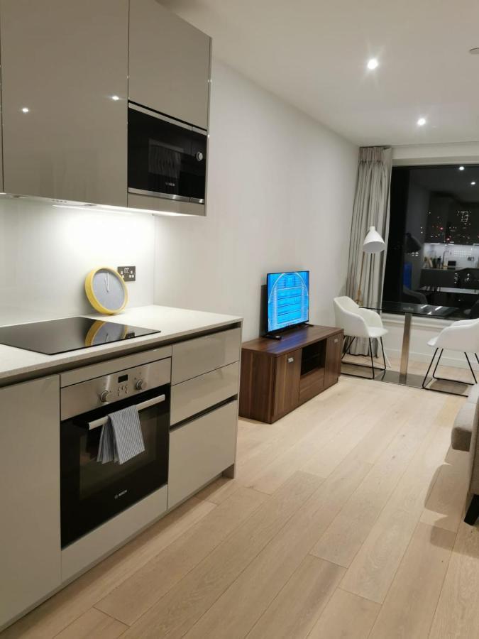Comfy 1 Bed Studio 1 Minute From Train Station Apartment ลอนดอน ภายนอก รูปภาพ