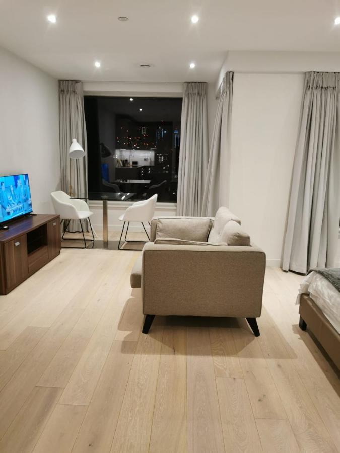 Comfy 1 Bed Studio 1 Minute From Train Station Apartment ลอนดอน ภายนอก รูปภาพ