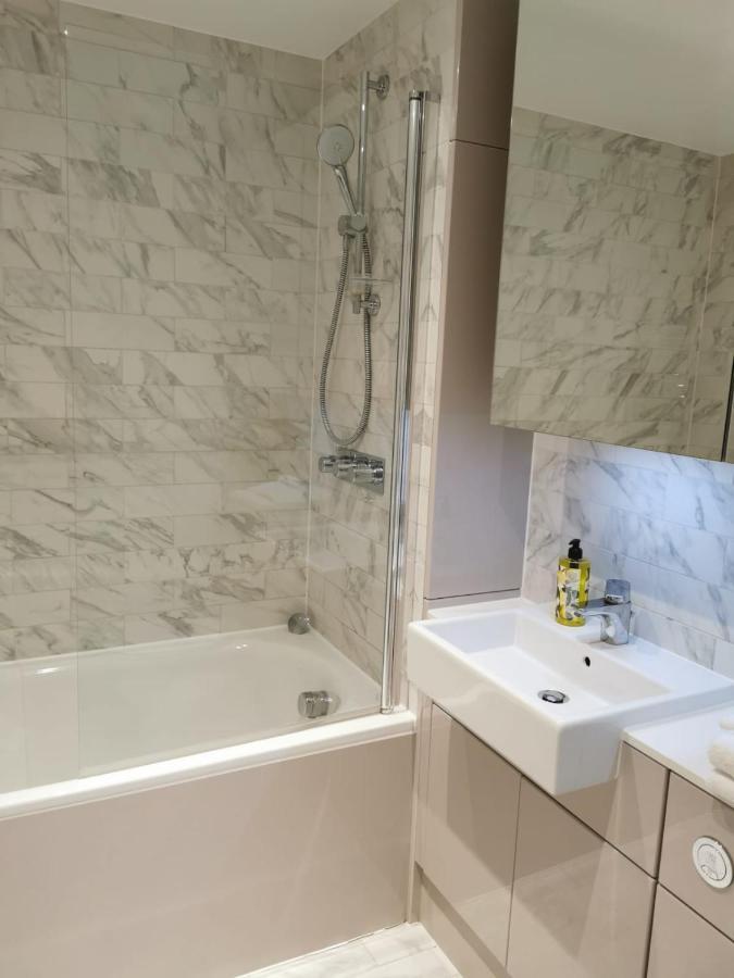 Comfy 1 Bed Studio 1 Minute From Train Station Apartment ลอนดอน ภายนอก รูปภาพ
